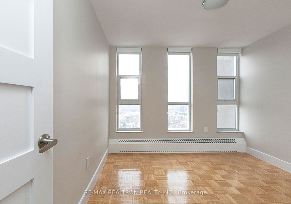 666-spadina-avenue-toronto-ontario-c13005646