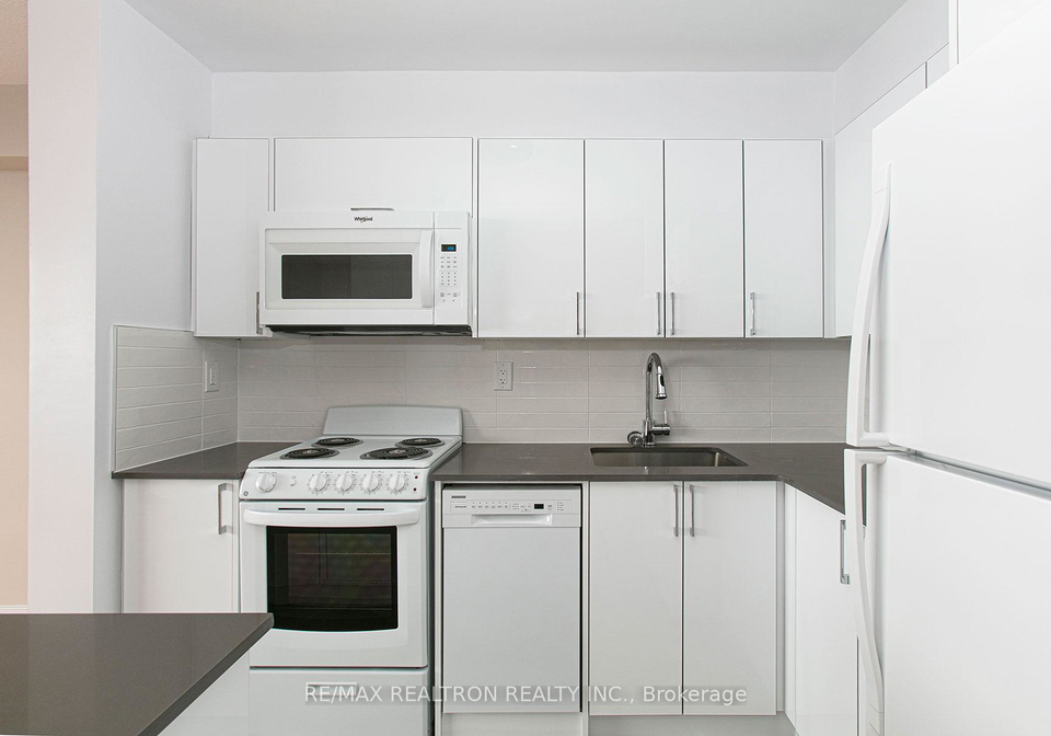 666-spadina-avenue-toronto-ontario-c13005646