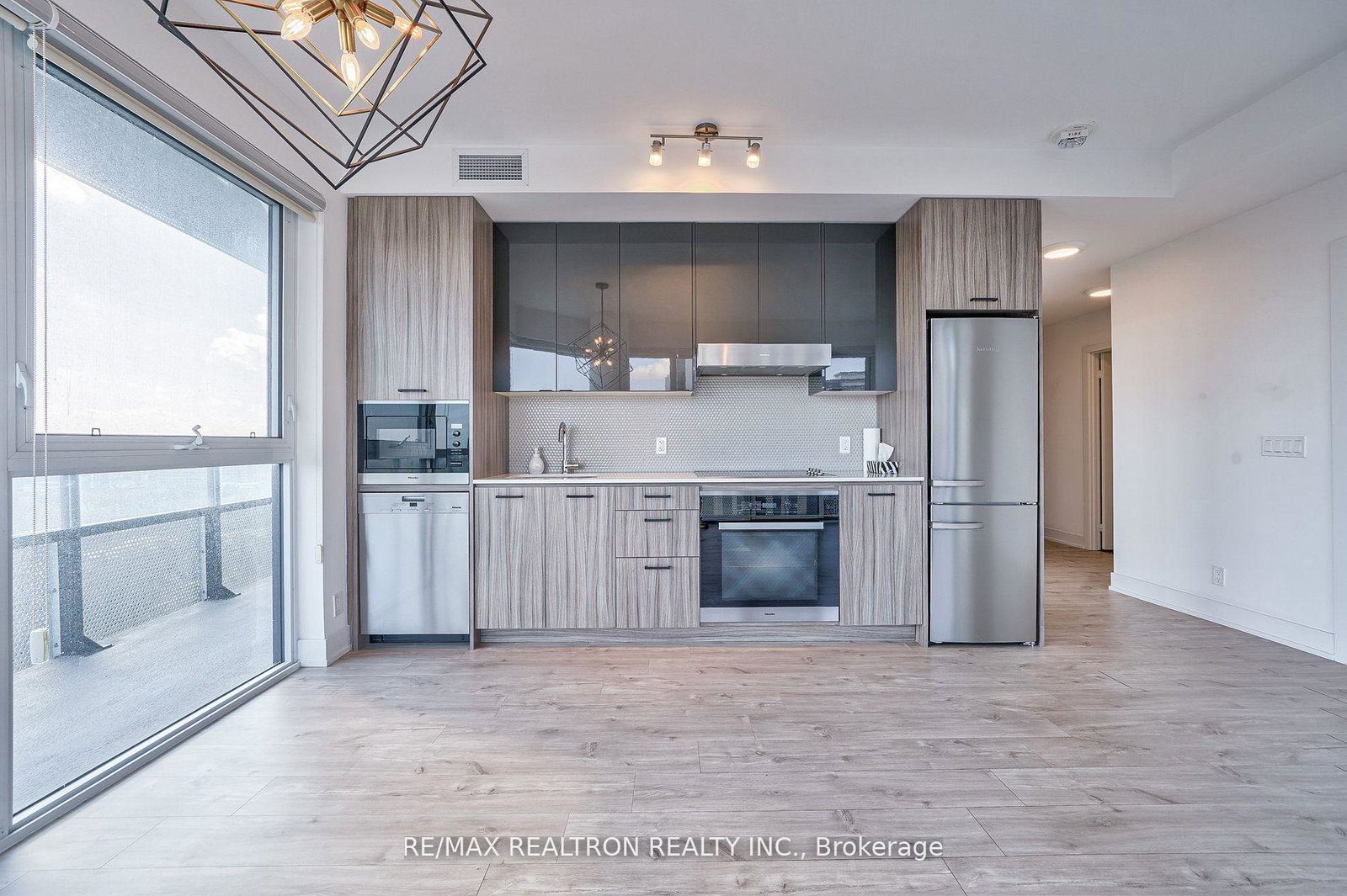 11-lillian-street-toronto-ontario-c13006250