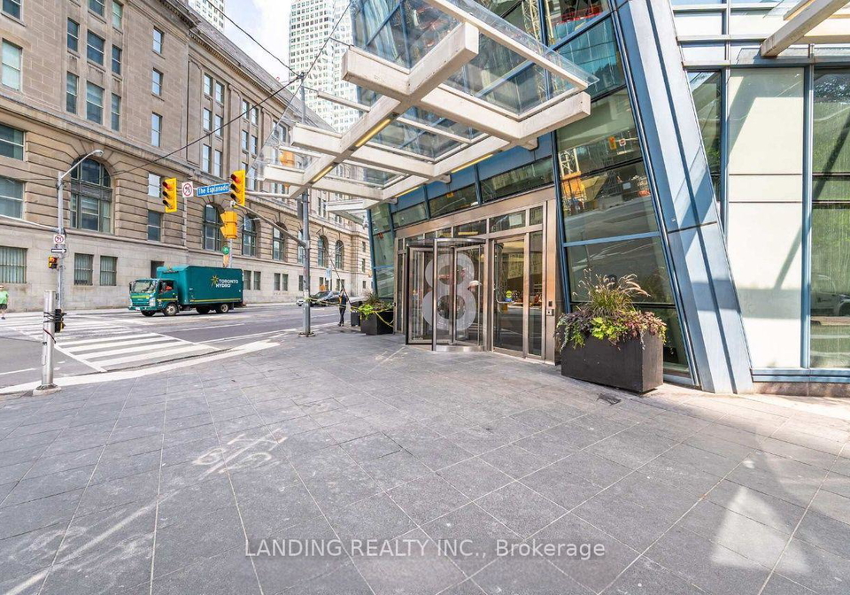 8-the-esplanade-avenue-toronto-ontario-c13006458