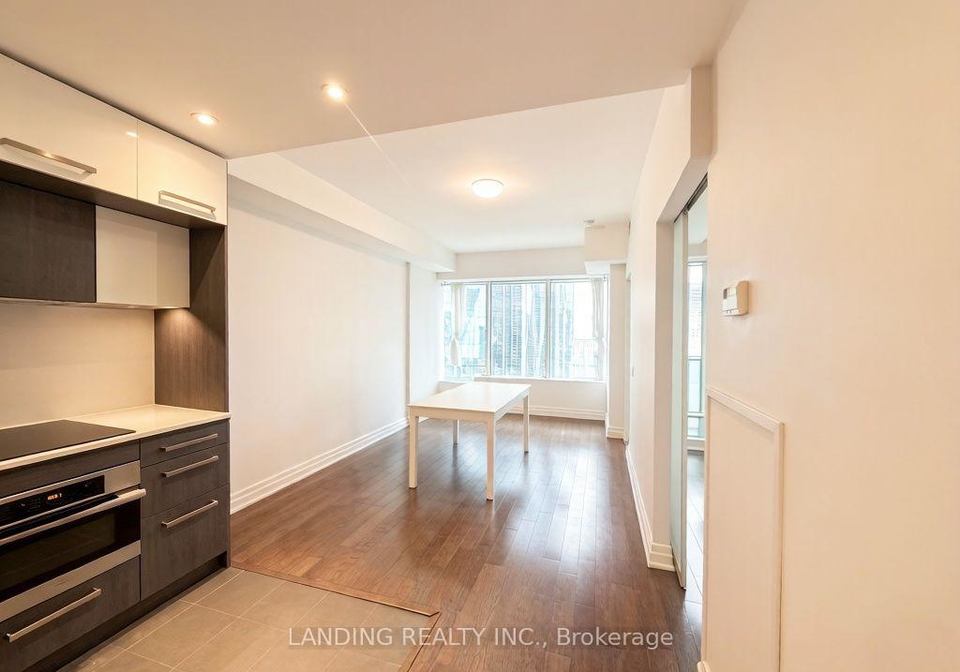 8-the-esplanade-avenue-toronto-ontario-c13006458