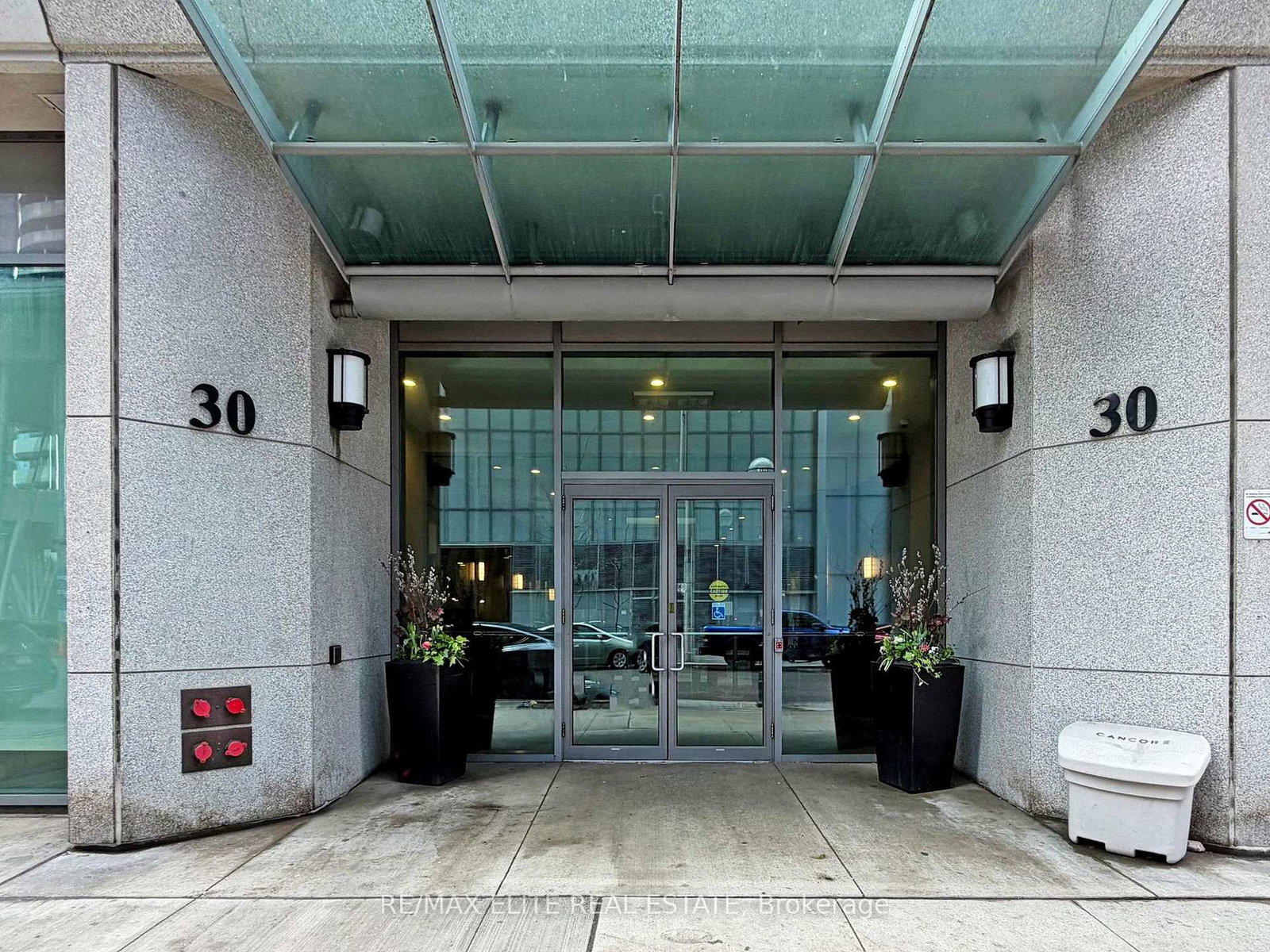 30-grand-trunk-crescent-toronto-ontario-c13006478