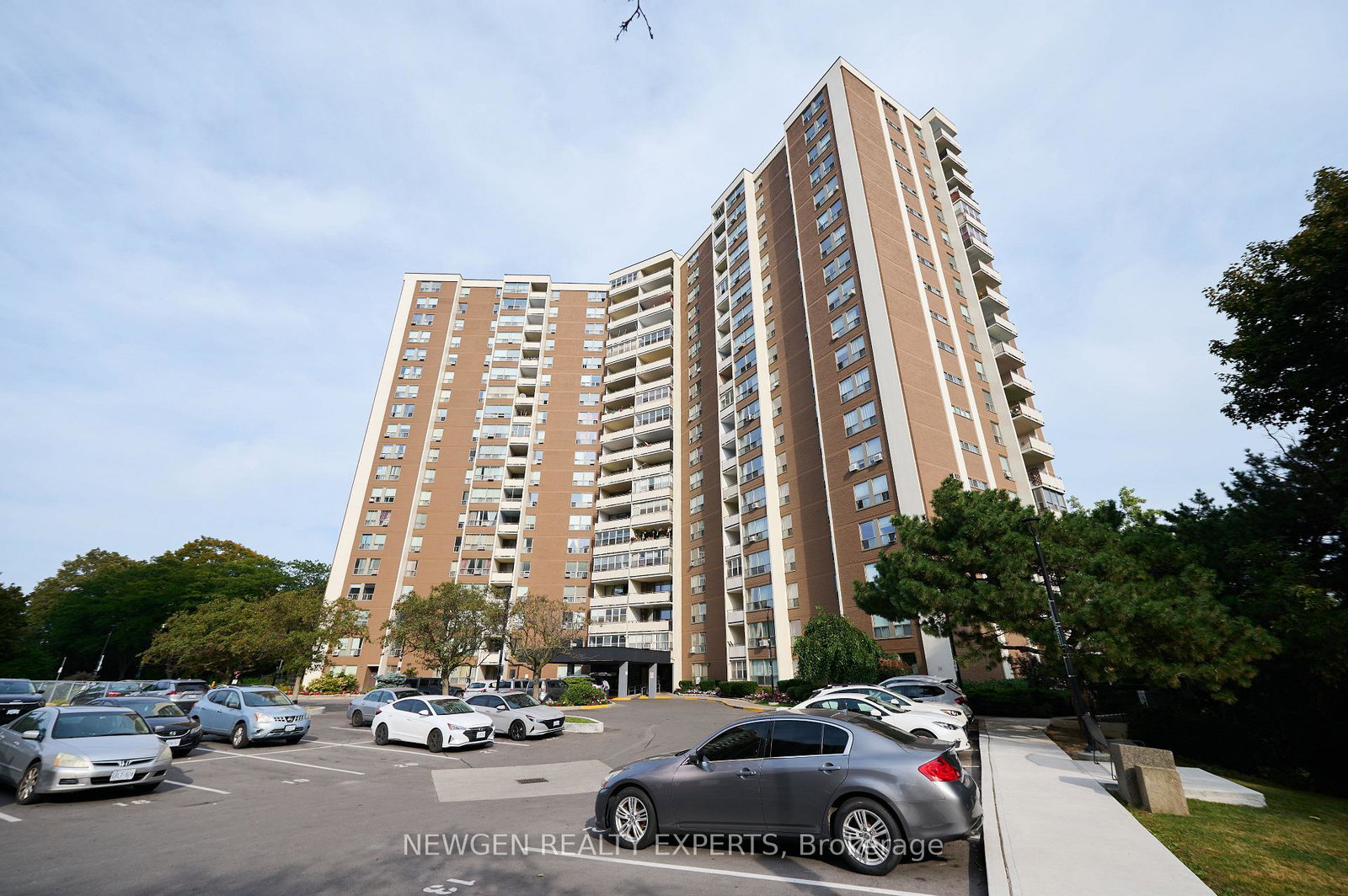 60-pavane-linkway-east-york-ontario-c13006806