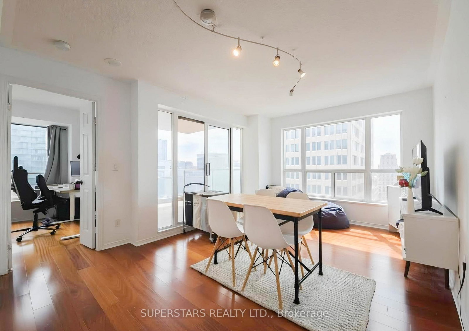 909-bay-street-toronto-ontario-c13007560