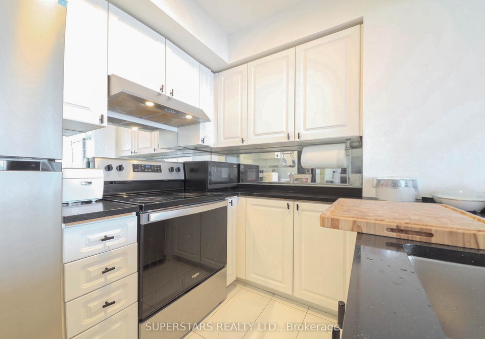 909-bay-street-toronto-ontario-c13007560