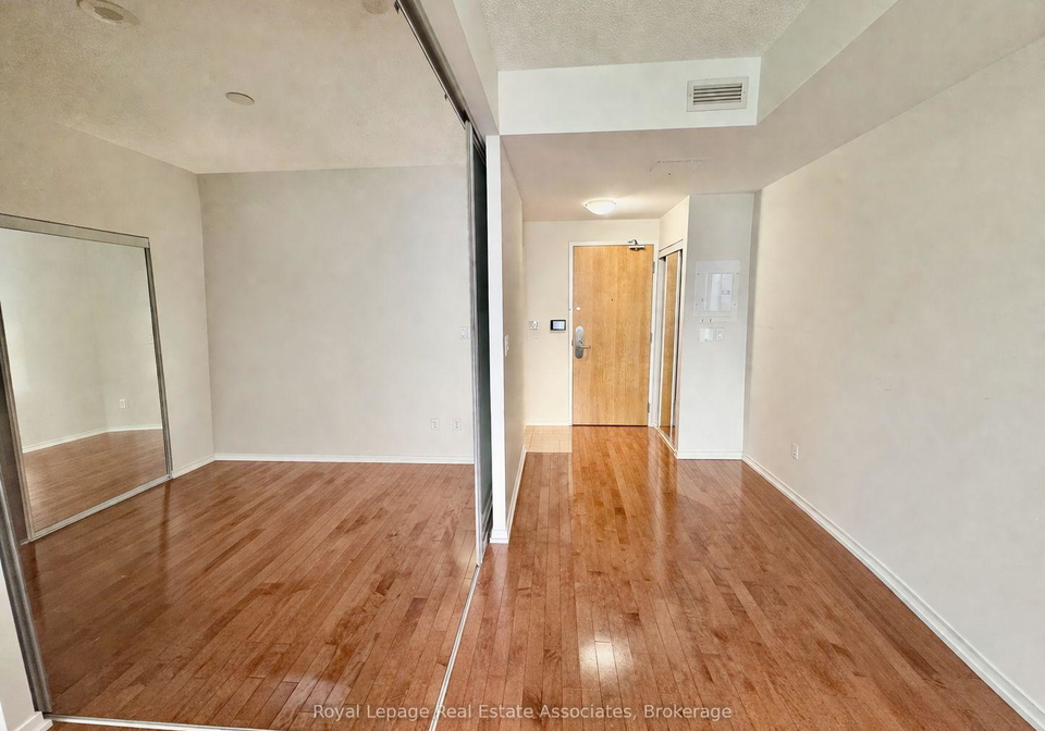 65-bremner-boulevard-toronto-ontario-c13007624