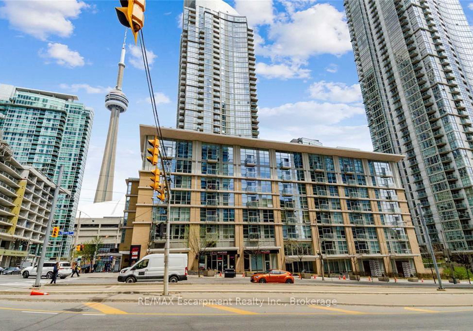 9-spadina-avenue-toronto-ontario-c13007658
