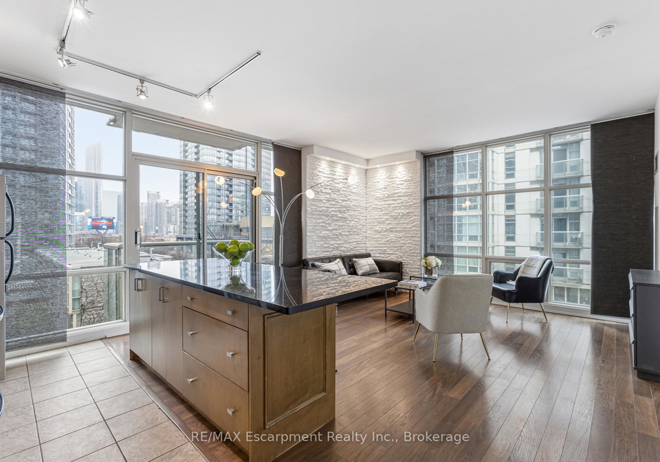 9-spadina-avenue-toronto-ontario-c13007658