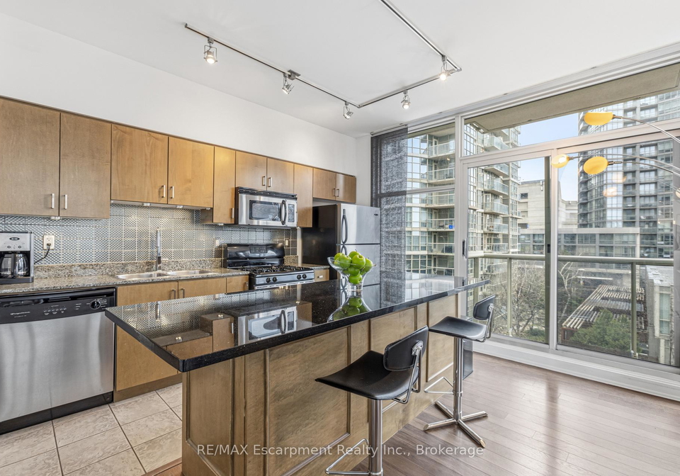 9-spadina-avenue-toronto-ontario-c13007658