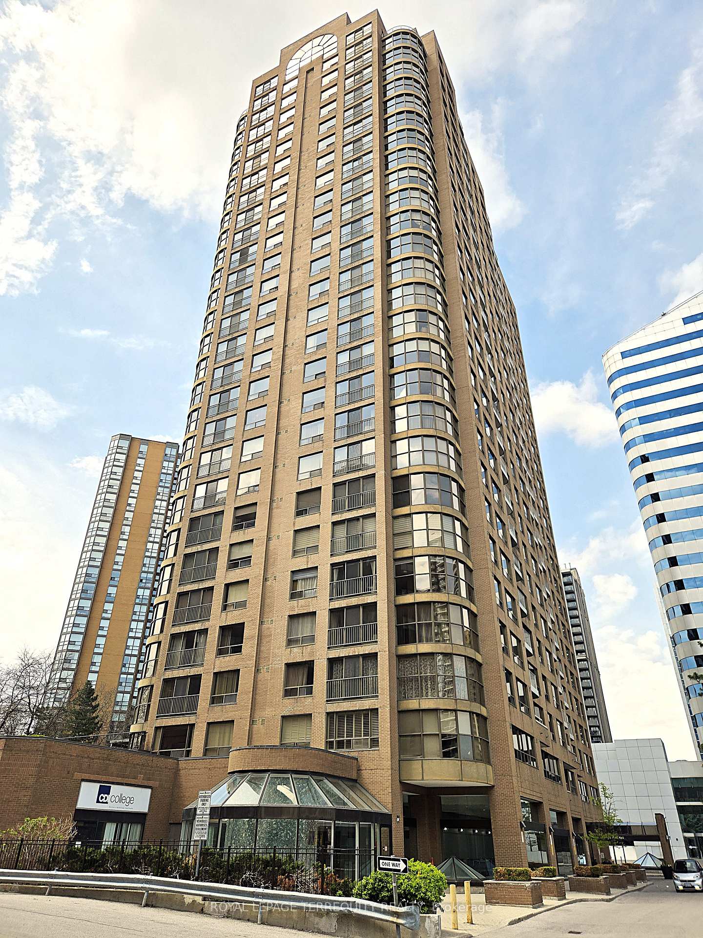 100-upper-madison-avenue-toronto-ontario-c13007962
