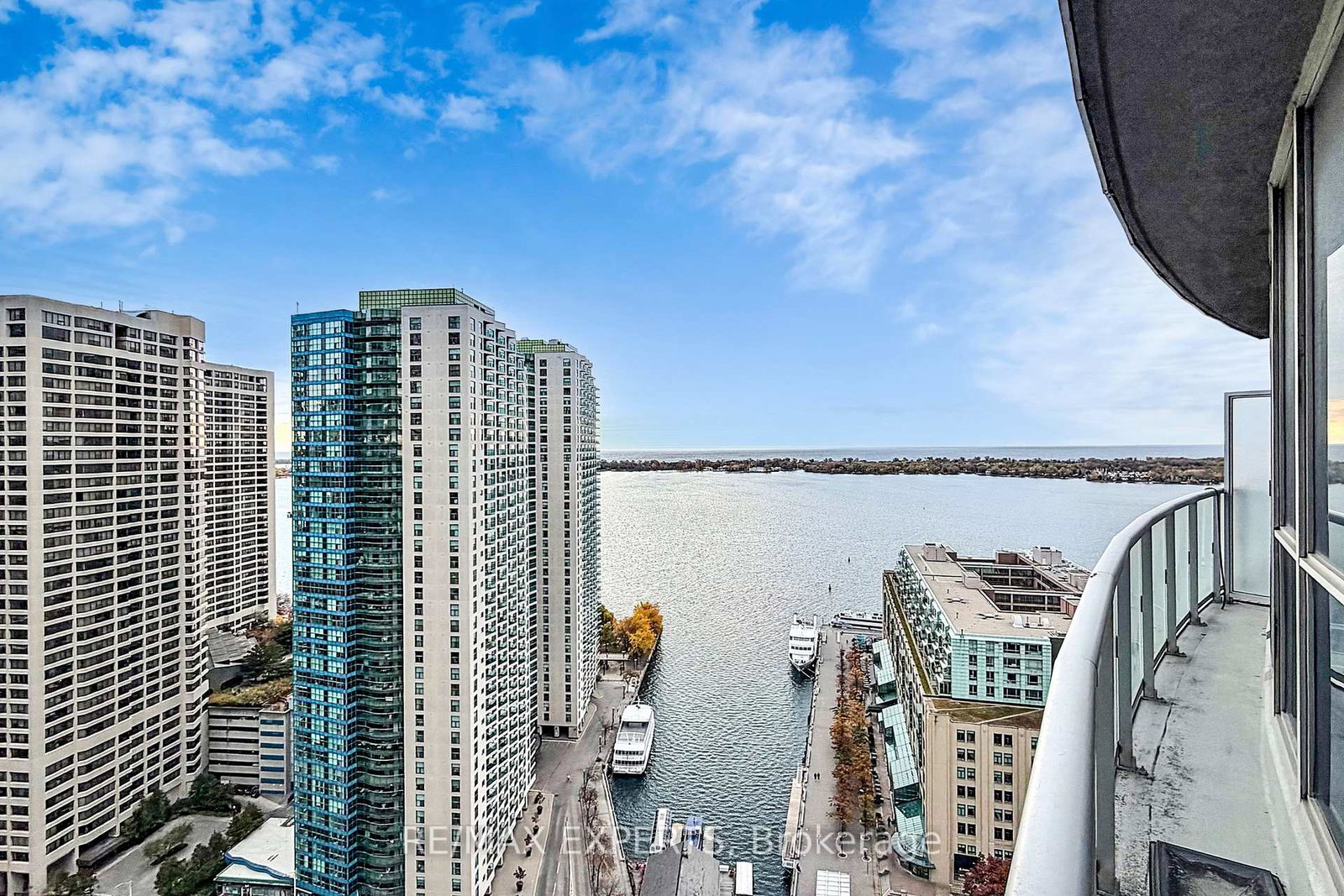 8-york-street-toronto-ontario-c13008216