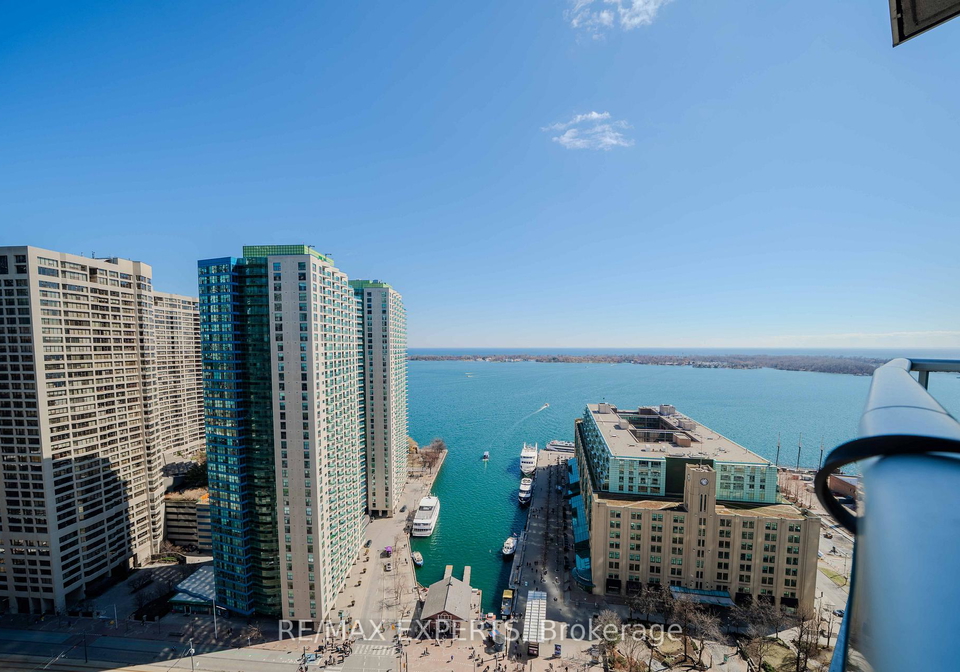 8-york-street-toronto-ontario-c13008216
