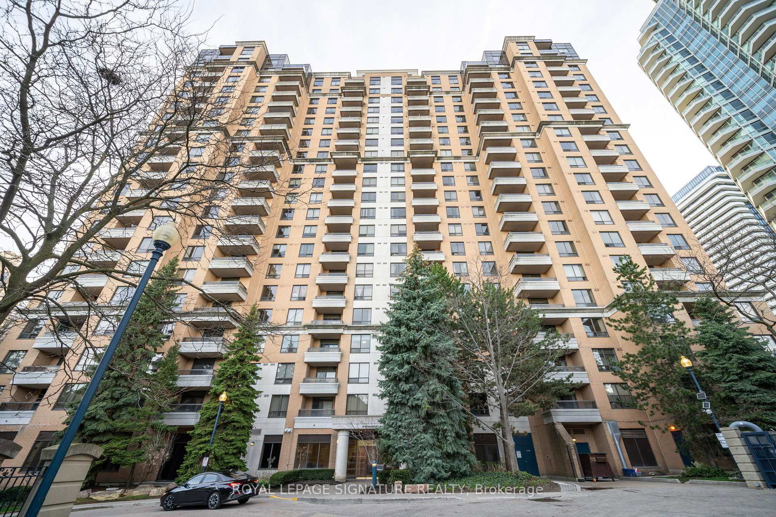 18-sommerset-way-north-york-ontario-c13008628