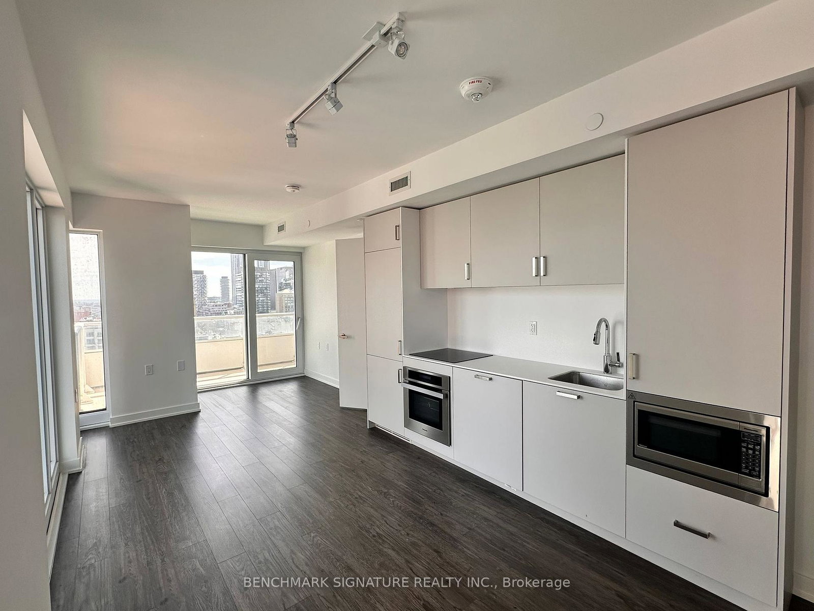 88-queen-street-e-toronto-ontario-c13008664
