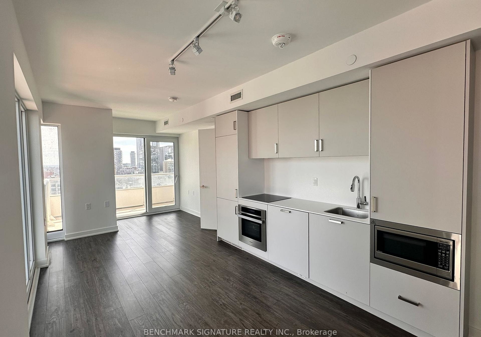 88-queen-street-e-toronto-ontario-c13008664