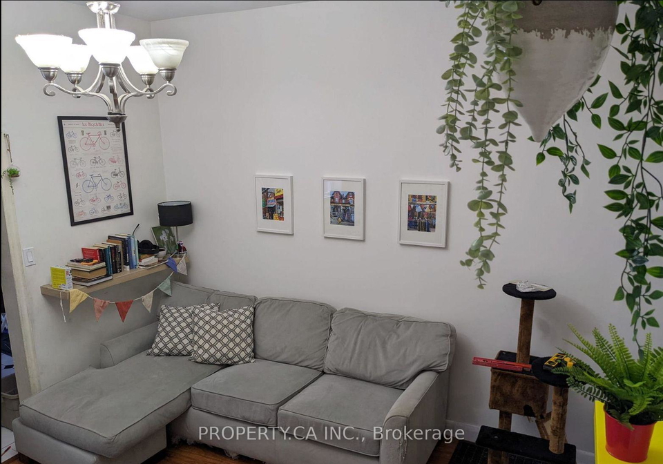 662-dundas-street-w-toronto-ontario-c13008838