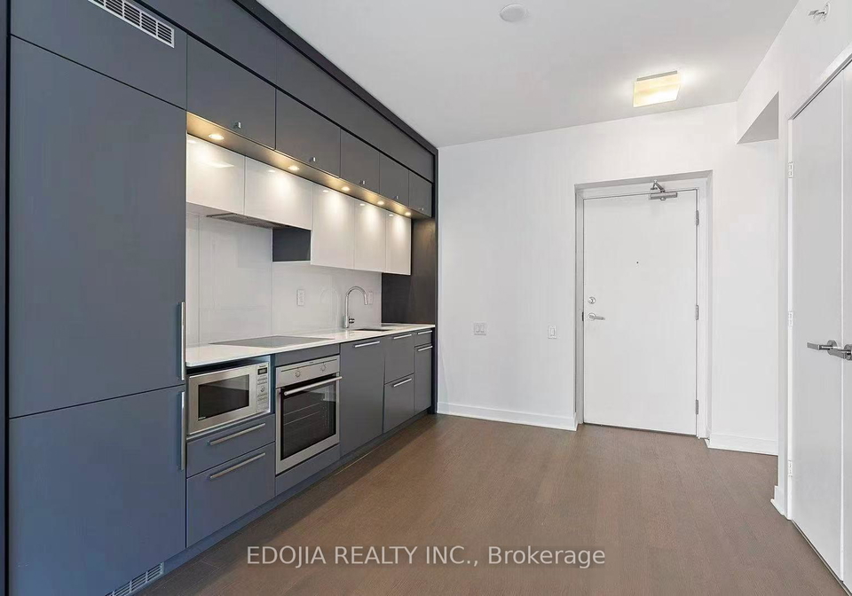 15-grenville-street-toronto-ontario-c13009382