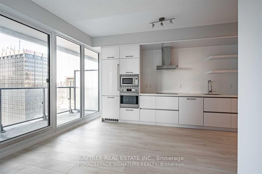 2221-yonge-street-toronto-ontario-c13010018