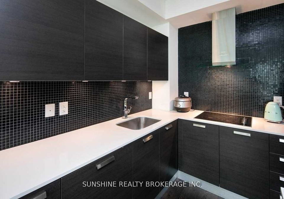9-bogert-avenue-toronto-ontario-c13010022