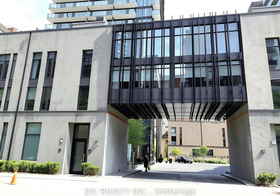 1080-bay-street-toronto-ontario-c13010144