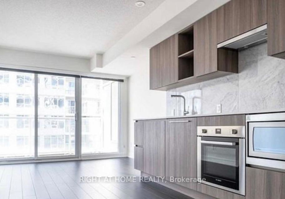 17-bathurst-street-toronto-ontario-c13010242