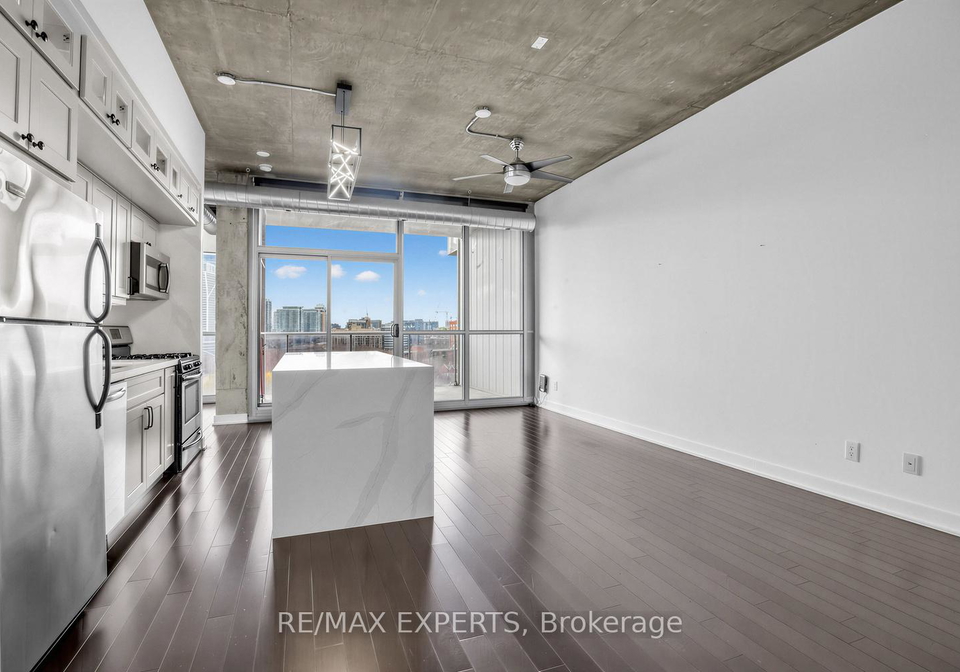 60-bathurst-street-toronto-ontario-c13010244