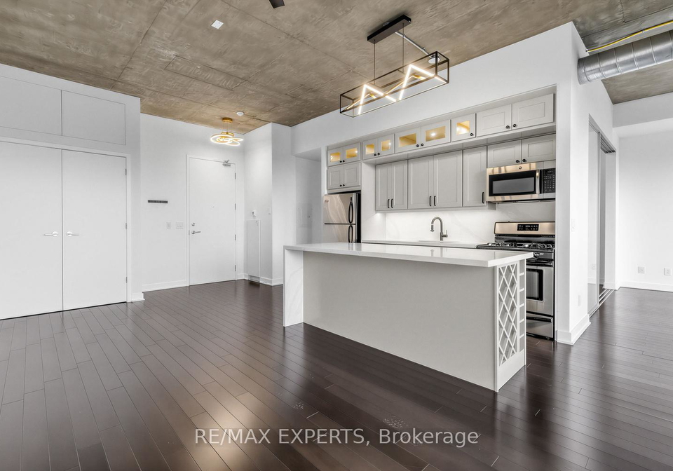 60-bathurst-street-toronto-ontario-c13010244