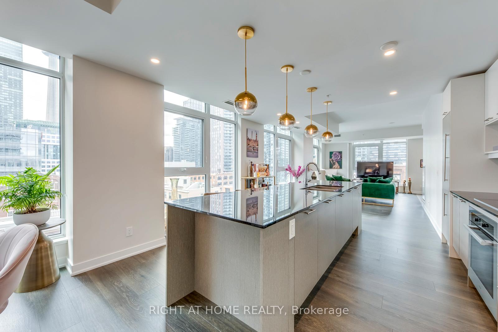 30-nelson-street-toronto-ontario-c13010292