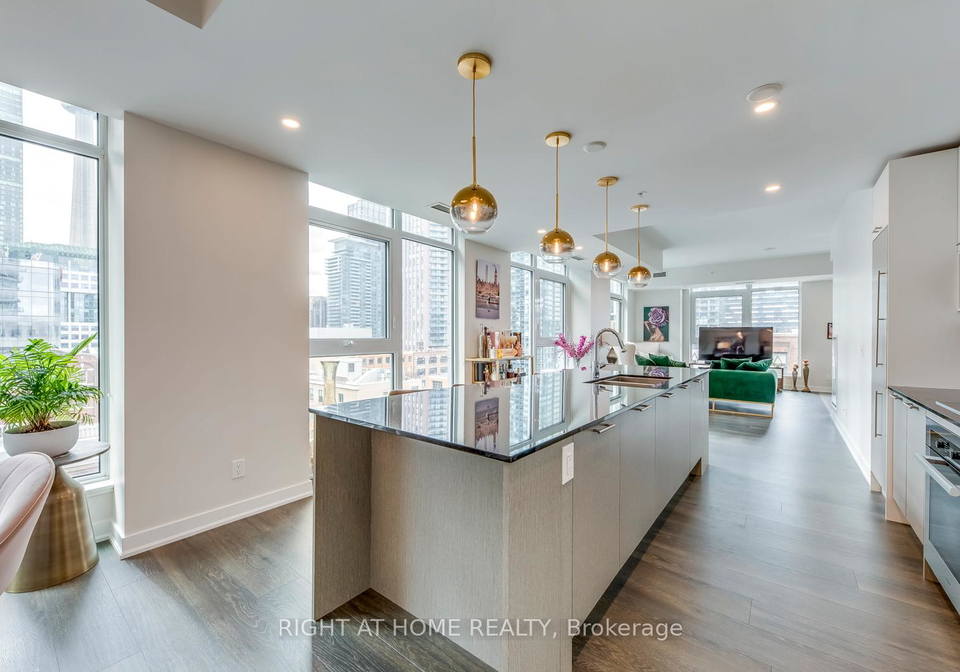 30-nelson-street-toronto-ontario-c13010292