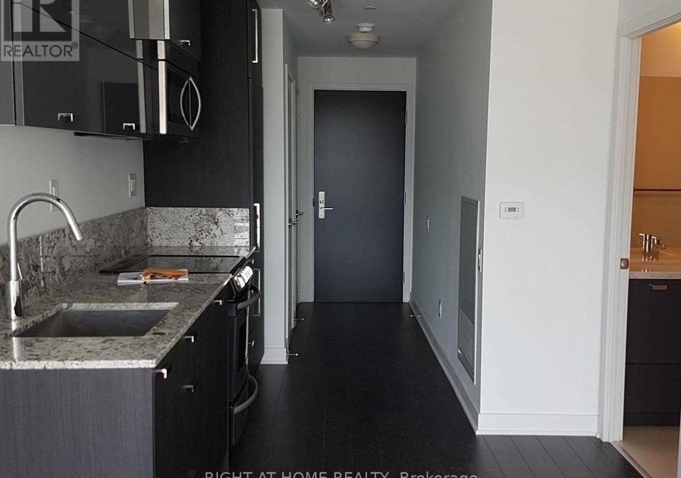290-adelaide-street-w-toronto-ontario-c13010358