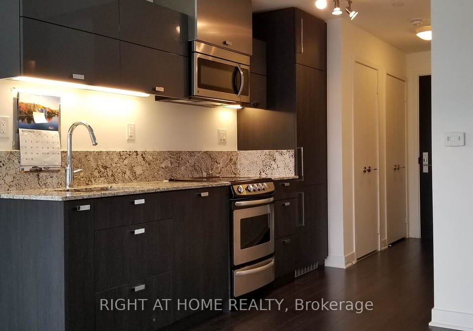 290-adelaide-street-w-toronto-ontario-c13010358