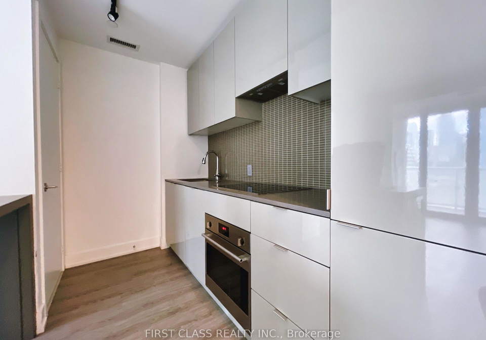 7-grenville-street-toronto-ontario-c13010416