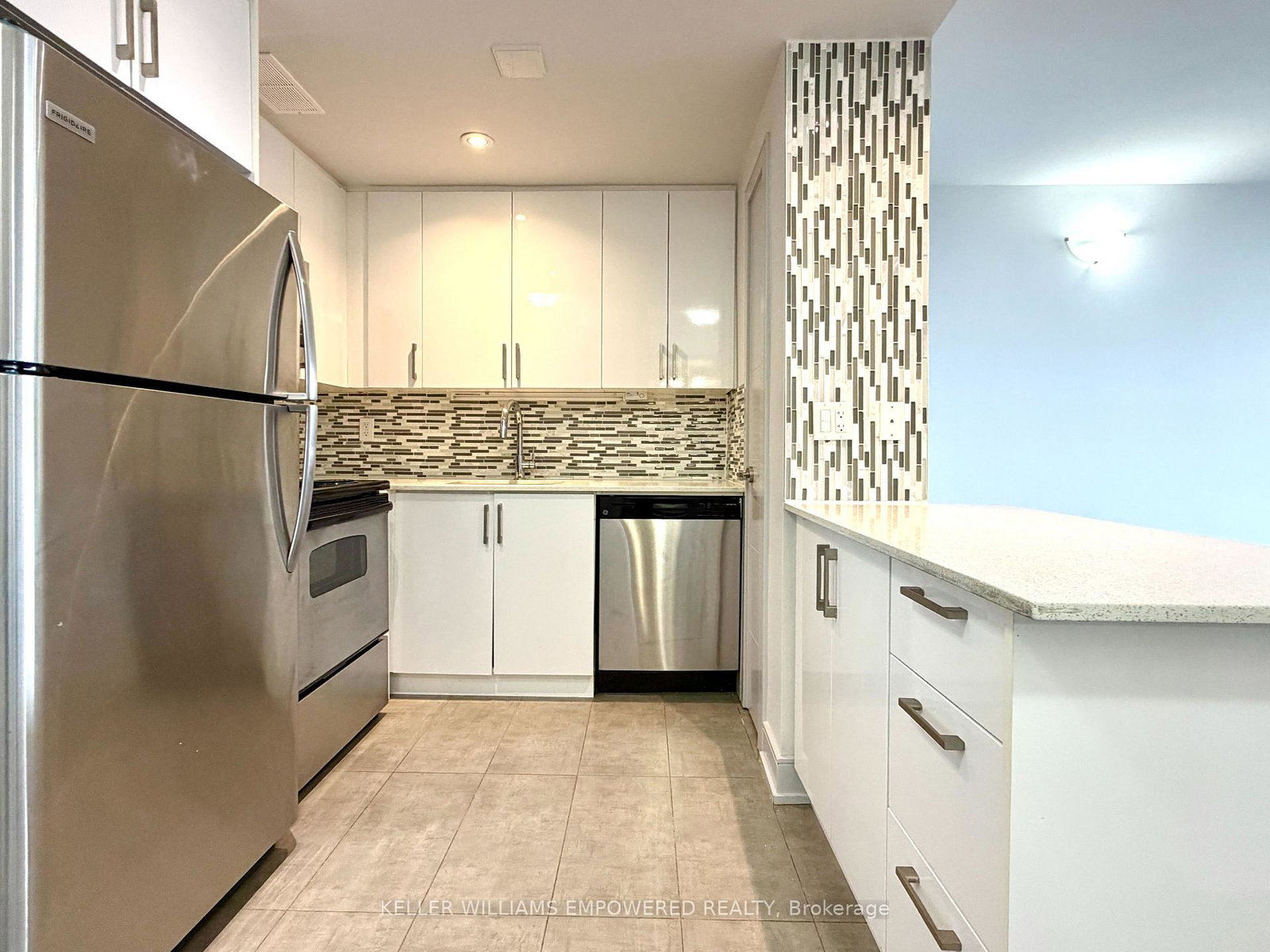 225-davisville-avenue-toronto-ontario-c13010594