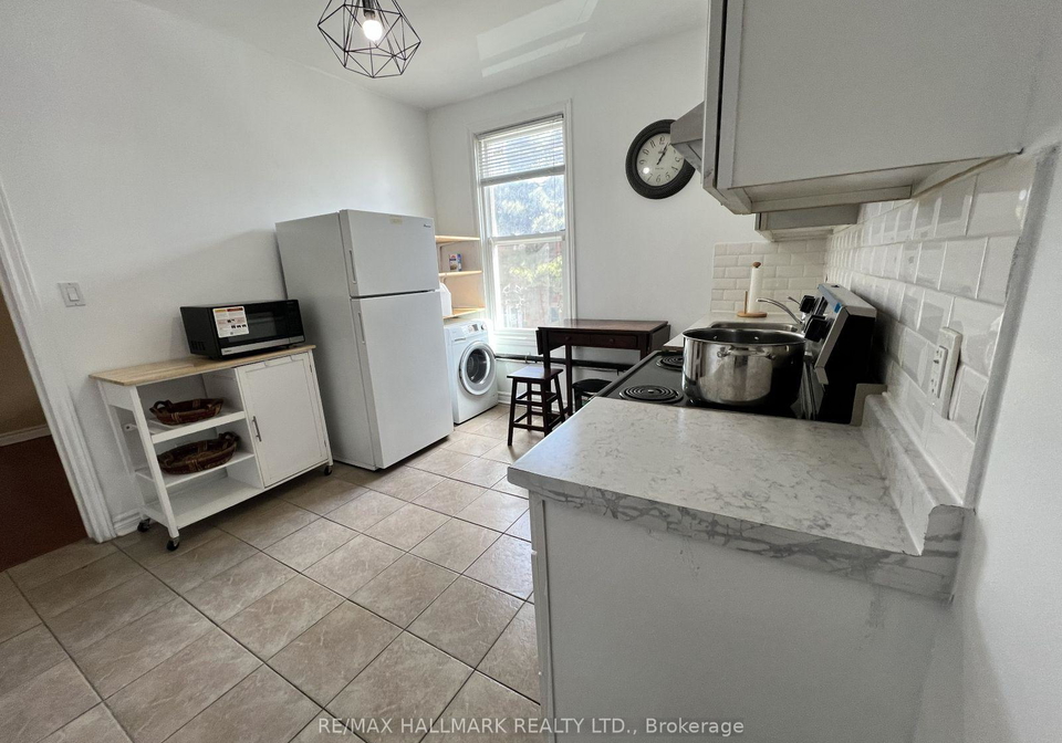 374-dundas-street-e-toronto-ontario-c13010712