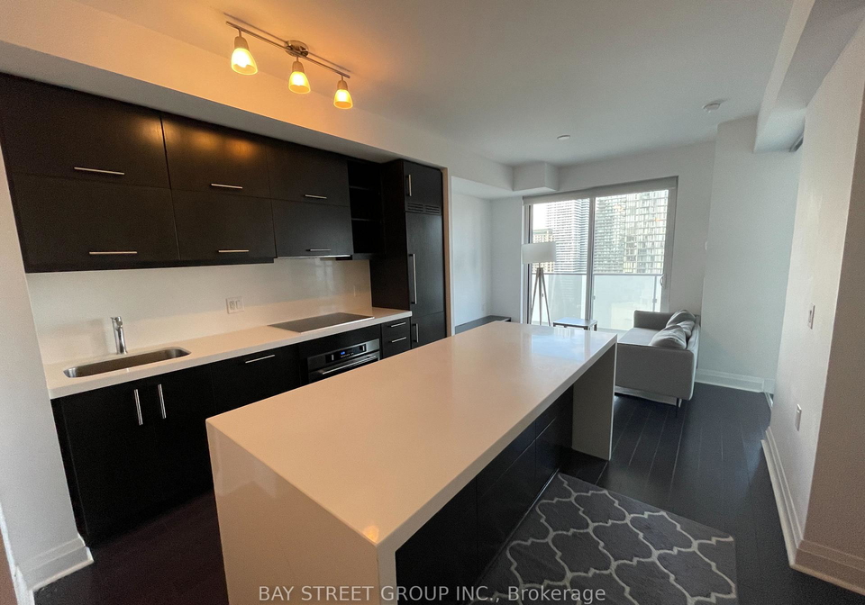 1080-bay-street-toronto-ontario-c13010734