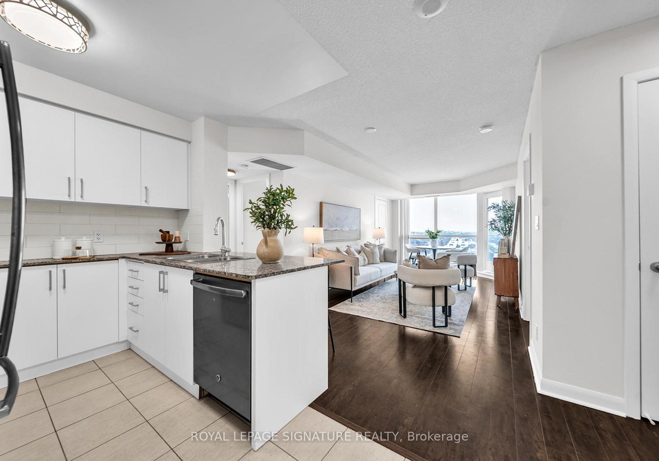 5791-yonge-street-north-york-ontario-c13011080