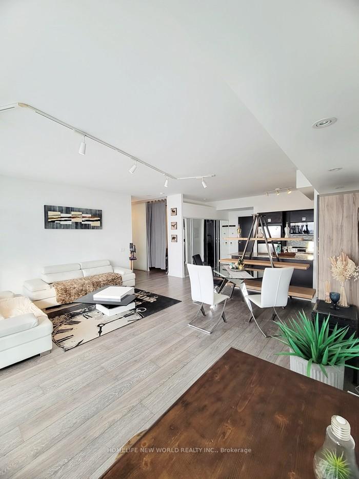 33-charles-street-e-toronto-ontario-c13011324