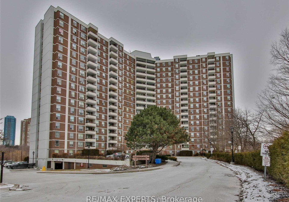 20-edgecliff-golfway-east-york-ontario-c13011392