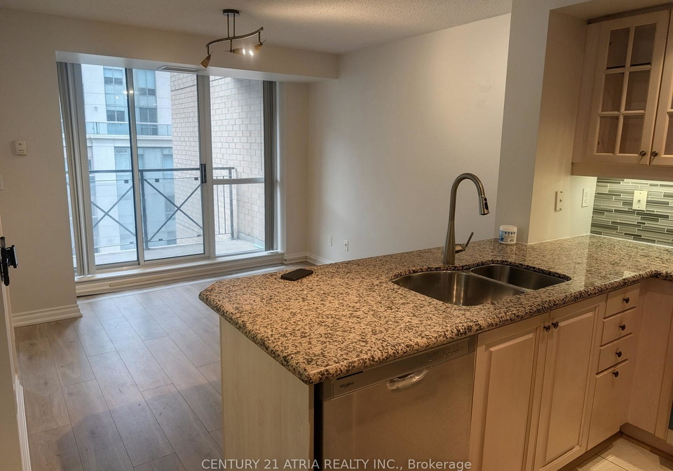 140-simcoe-street-toronto-ontario-c13013310