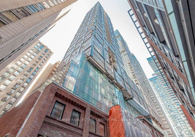 15-mercer-blue-jays-way-street-toronto-ontario-c13013566