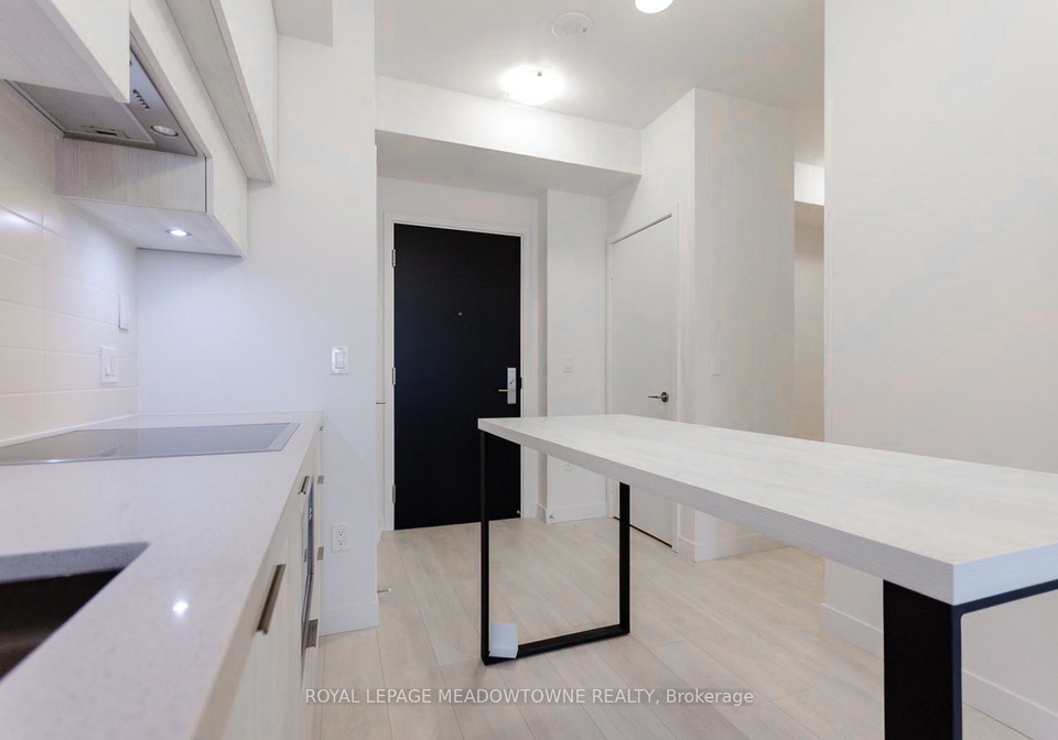 8-eglinton-avenue-e-toronto-ontario-c13013696