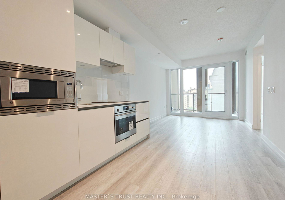 238-simcoe-street-toronto-ontario-c13014016