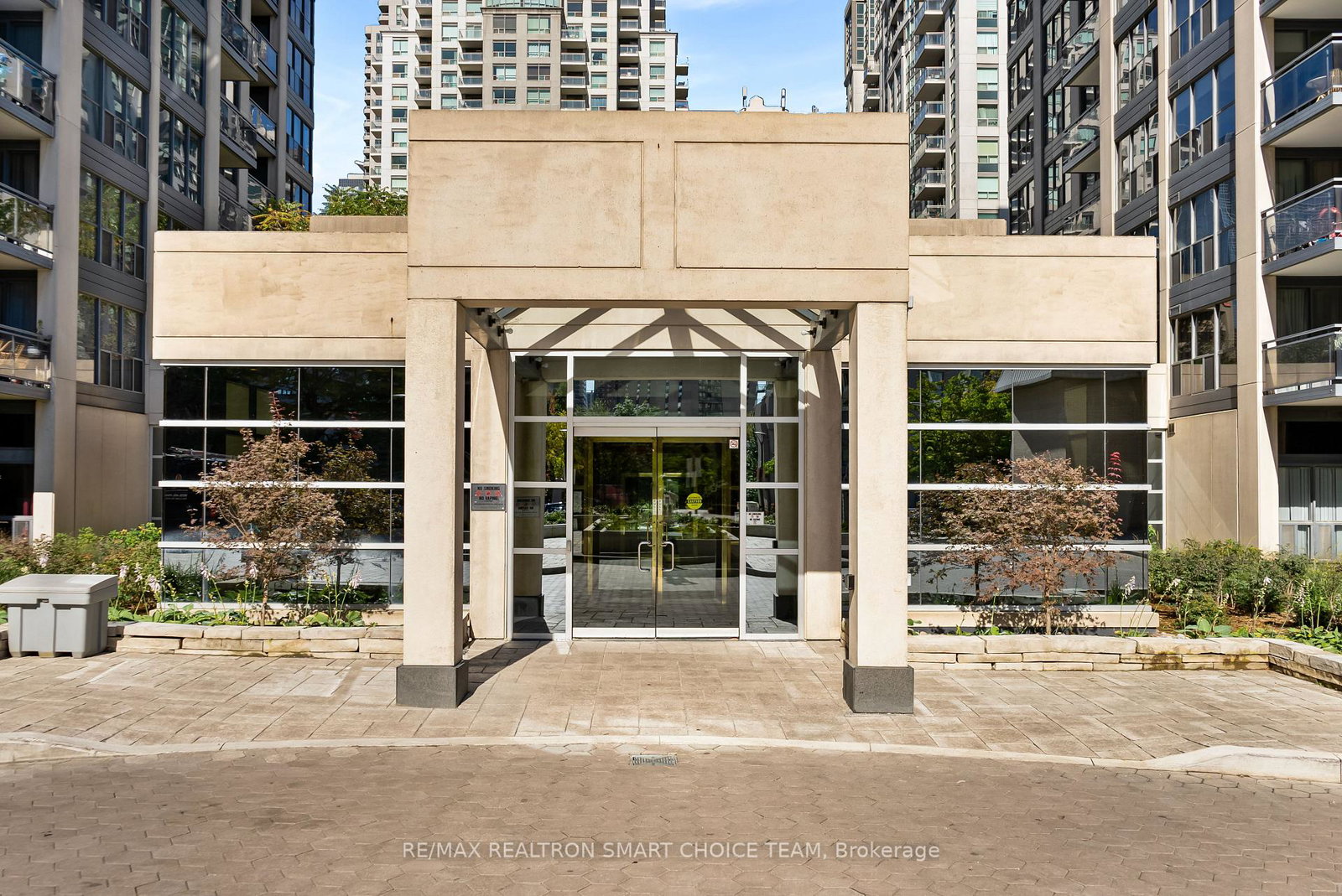 28-hollywood-avenue-north-york-ontario-c13014786