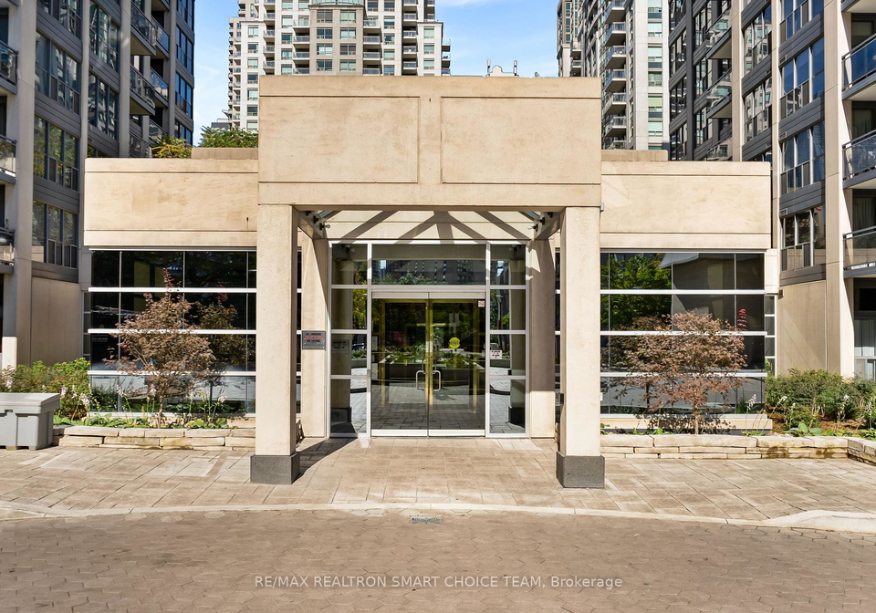28-hollywood-avenue-north-york-ontario-c13014786