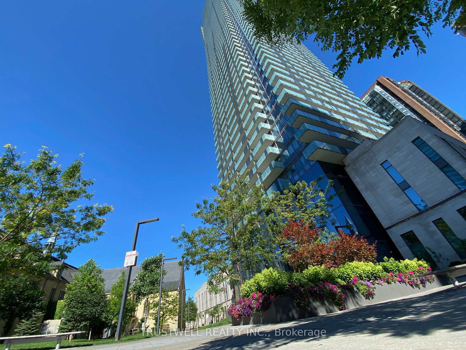 1080-bay-street-toronto-ontario-c13015072