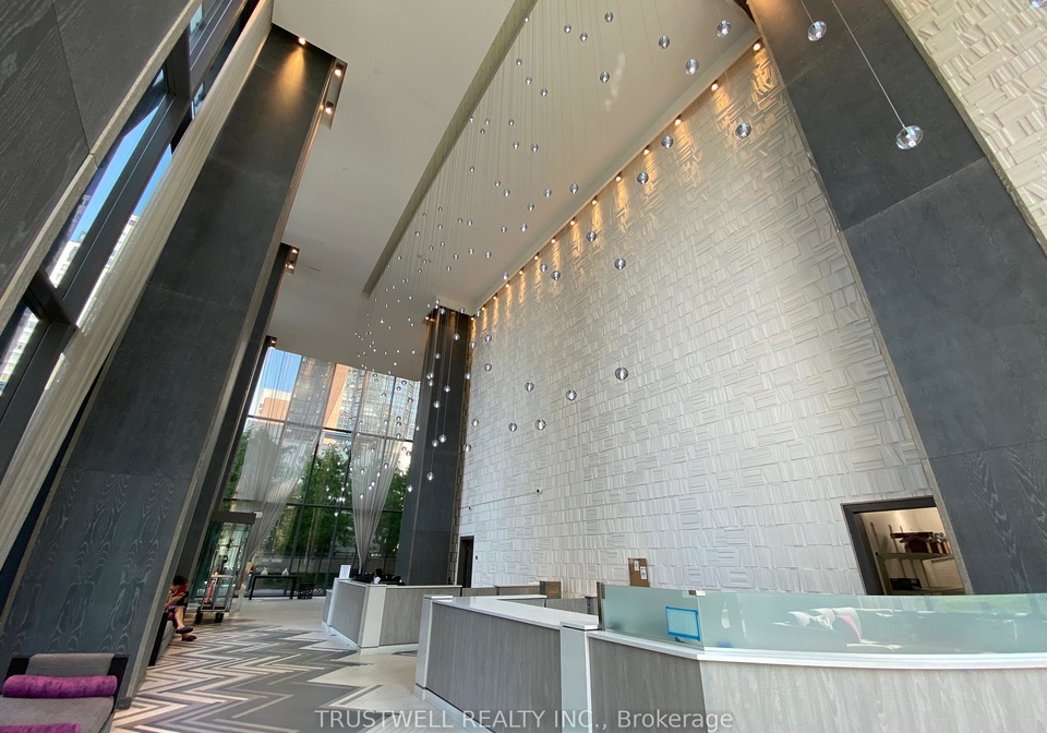1080-bay-street-toronto-ontario-c13015072