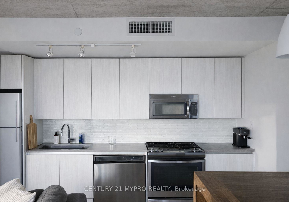 111-bathurst-street-toronto-ontario-c13015294