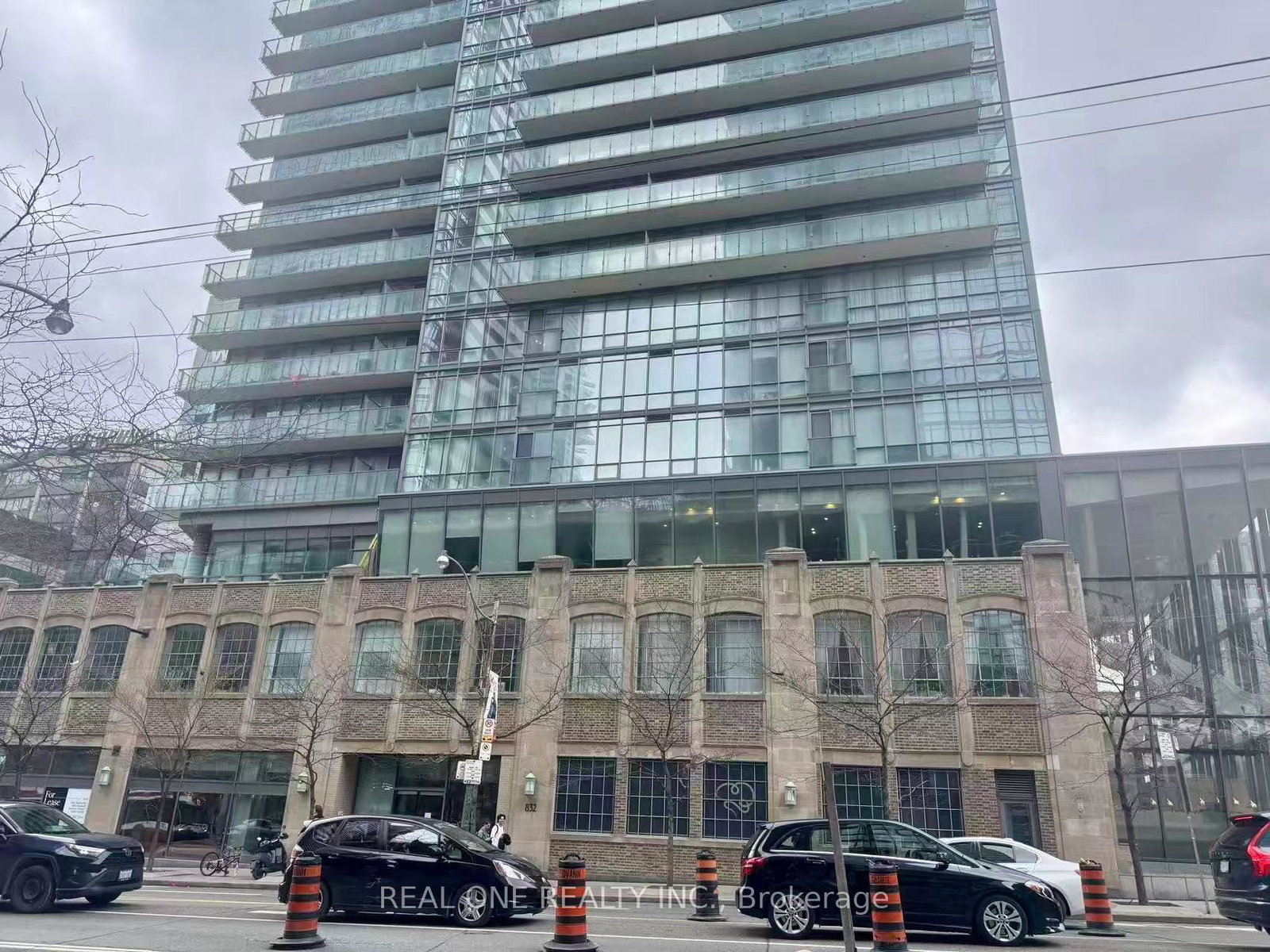 832-bay-street-toronto-ontario-c13015368