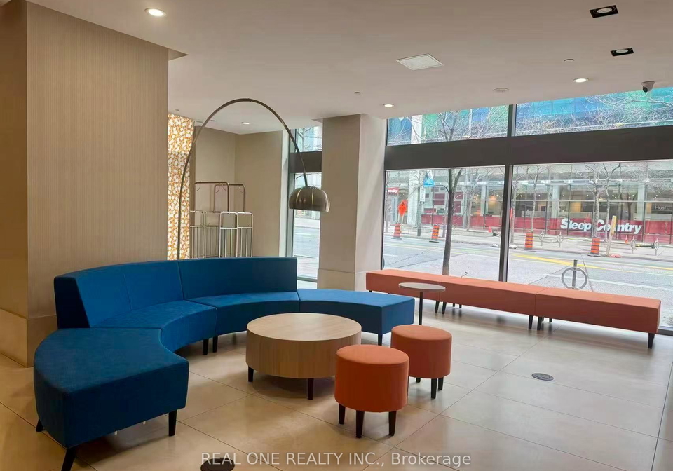 832-bay-street-toronto-ontario-c13015368