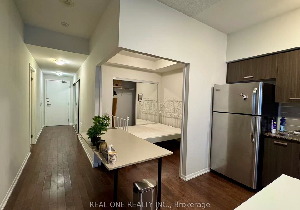 832-bay-street-toronto-ontario-c13015368